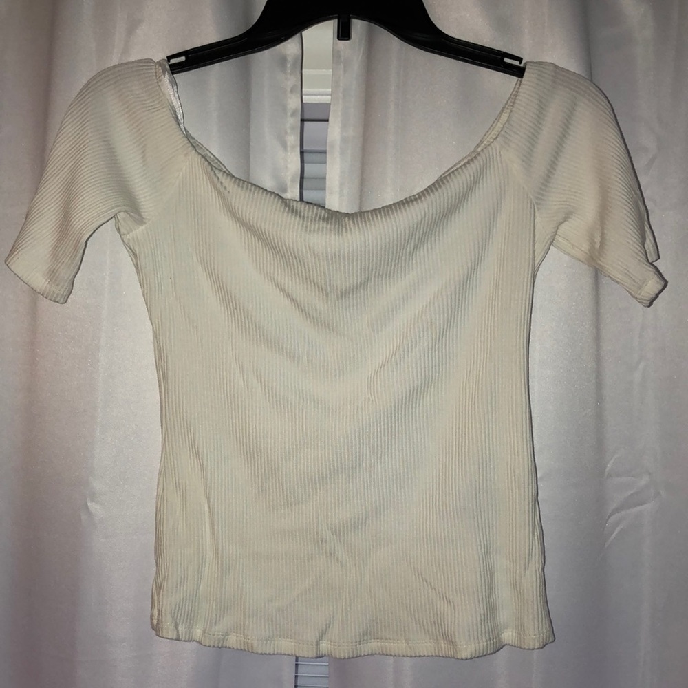 H&M white off the shoulder white knit blouse. Size small